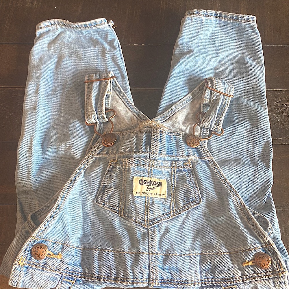 Like NEW Oshgosh overalls sz 9m